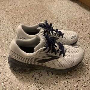 Brooks adrenaline gts 19 running shoes